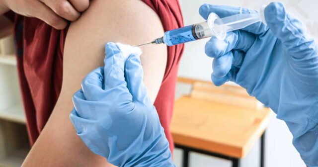 y-a-t-il-un-risque-de-penurie-pour-le-vaccin-contre-la-grippe-les-doses-au-bord-de-la-rupture-de-sto.jpeg