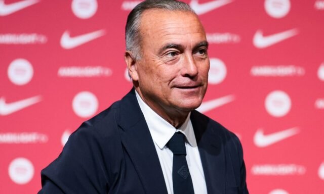 1765292658_fc-barcelona-unveil-new-head-coach-hansi-flick-1000x600.jpg