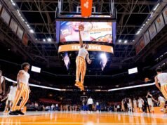HOOPS TENGAH: #19/20 Tennessee vs. Negara Bagian Carolina Selatan