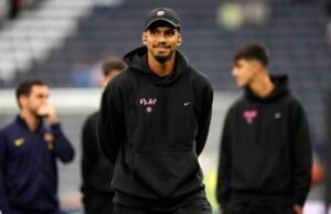 Barcelona akan mengambil pendekatan hari demi hari dengan kembalinya bek menjelang derby, Piala Super