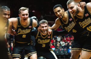 Para pendukung senior Purdue mengincar puncak gunung