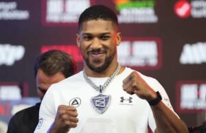 Mantan juara kelas berat Anthony Joshua terlibat dalam kecelakaan mobil di Nigeria