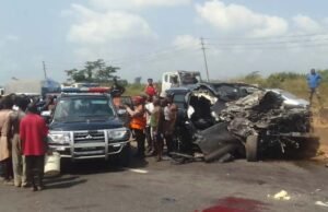 Kekhawatiran atas jalan-jalan di Nigeria setelah kecelakaan yang melukai Anthony Joshua dan menewaskan 2 rekannya