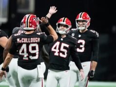 Robinson berlari sejauh 195 yard saat Falcons pulih untuk mengalahkan Rams 27-24 melalui gol lapangan dari jarak 51 yard oleh Gonzalez