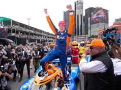 Juara IndyCar enam kali Scott Dixon menerima gelar ksatria dari Selandia Baru