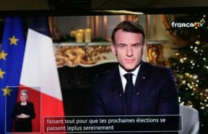 “Janganlah kita menyerah untuk menjadi bangsa yang lebih bersatu”: atas keinginannya, Emmanuel Macron menganjurkan kebalikan dari tindakannya