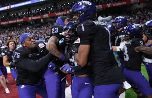 Seals dan Payne mengumpulkan TCU melewati No. 16 USC untuk kemenangan perpanjangan waktu 30-27 di Alamo Bowl