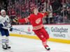 Simon Edvinsson mencetak gol kemenangan dalam perpanjangan waktu saat Red Wings mengalahkan Maple Leafs 3-2