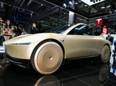 “Tesla memperoleh keuntungan 321 kali lebih banyak dibandingkan DRC”: di balik transisi energi, logika kolonial tetap ada