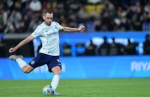 Barcelona menjajaki opsi bek tengah di Italia dan Jerman; empat nama dalam agenda