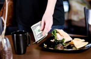 Di restoran ini, para tamu pulang dengan meninggalkan tip lebih dari 4.200 euro