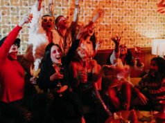 Pesta Malam Tahun Baru: cara Airbnb memburu hal-hal yang berlebihan