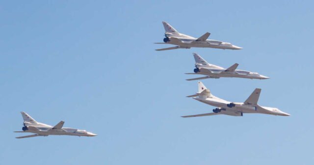 guerre-en-ukraine-demonstration-de-force-russe-avec-des-bombardiers-tu-22m3-et-missiles-kh-32-en-bal.jpeg