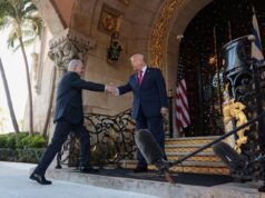 Donald Trump memperingatkan bahwa Hamas akan ‘membayar harga yang mahal’ jika tidak segera melakukan pelucutan senjata