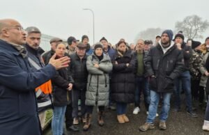 warga menuntut moratorium pengeboran