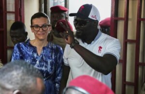 Afrika. Siapakah Mamadi Doumbouya, presiden terpilih Guinea dengan 86,72% suara?