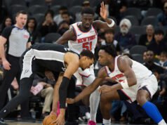 Wembanyama dari Spurs meninggalkan pertandingan vs. Knicks karena cedera kaki, kembali ke bangku cadangan untuk mengakhiri pertandingan