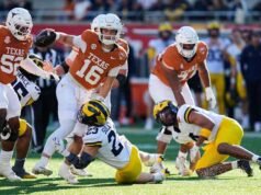 Manning menggunakan lengan dan kakinya untuk memimpin Texas No. 14 meraih kemenangan Citrus Bowl 41-27 atas No. 18 Michigan