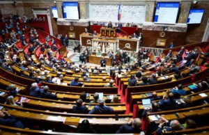 “Bentuk-bentuk baru” anti-Semitisme: teks yang menghukum setiap kritik terhadap Israel diadopsi oleh komite hukum