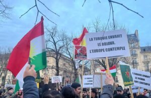 Di Paris, warga Kurdi berkumpul untuk mengecam serangan tentara Damaskus terhadap Rojava