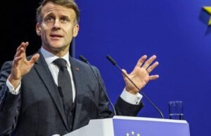 Perang di Ukraina: "Tidak ada bukti kuat yang mendukung tuduhan serius Rusia tersebut" menurut rombongan Emmanuel Macron, Kyiv mempertahankan alur negosiasi