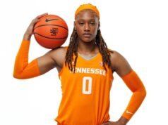 Barker Dinobatkan Menjadi Top 10 Pertengahan Musim Penghargaan Katrina McClain