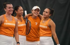 #14 Lady Vols Top #15 Virginia, 4-2, dalam pertandingan Hiburan di Kejuaraan Indoor Tim Nasional ITA