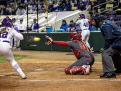 Berkemas untuk Membuka Permainan di Undangan Clearwater Anak-Anak Shriners yang Bergengsi pada hari Jumat