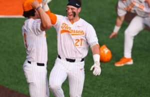 Kombinasi Abernathy & Lawless untuk Lima RBI, #3/13 Vols Kalahkan UNC Asheville di Pertengahan Minggu Pertama