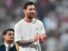 Kandidat presiden Barcelona meluncurkan spanduk raksasa yang menampilkan Lionel Messi menjelang pemilu