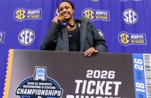 Crooks 100 Back Gold Memimpin SEC Besar Hari Ketiga untuk Tennessee