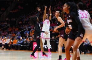 Barker Nets UT Tertinggi dalam Karir 29, Goal A&M Menang, 82-74