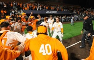 Myatt & Abernathy Homers Power #3/13 Vols Melewati Kent State di Seri Pembuka