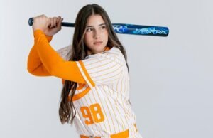 Pitching Kuat, Pukulan Tepat Waktu Mendorong Lady Vols #1 menuju Sepasang Kemenangan di Hari Jumat