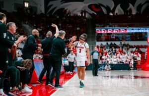 Bola Basket Wanita Akan Menjadi Tuan Rumah Hari Senior Melawan Wake Forest