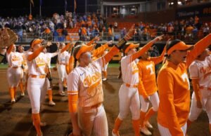 #1 Tennessee Meningkat menjadi 16-0 dengan Doubleheader Sweep