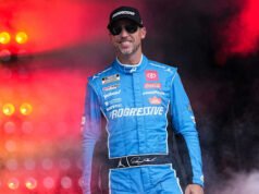 Denny Hamlin yang berduka bersumpah untuk menggali lebih dalam dan mengejar gelar Piala NASCAR pertamanya