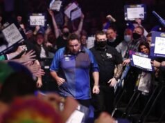 ‘Penggemar Liga Premier Darts melemparkan koin ke arah saya di Glasgow’ | Lainnya | Olahraga