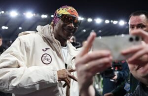 Snoop Dogg memicu adegan liar di Swansea saat pemanasan berhenti untuk salah satu pemiliknya | Sepak Bola | Olahraga