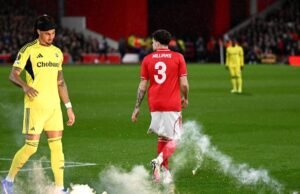 Pertandingan Liga Europa Nottingham Forest dihentikan karena pemain menghadapi penggemarnya sendiri | Sepak Bola | Olahraga