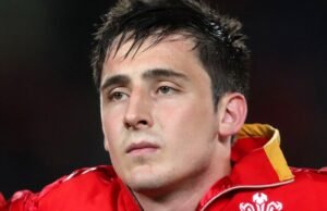 Bintang rugby Wales dirawat di rumah sakit dan berjuang untuk bergerak karena infeksi ‘agresif’ | Rugbi | Olahraga