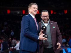 Ayah yang bangga, Rick Pitino, kembali meraih kemenangan bersejarah yang diraih dengan susah payah melawan putranya yang ‘brilian’
