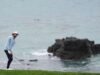 Birdie besar Bhatia yang berlari membantunya mengalahkan angin dan memimpin di Pebble Beach