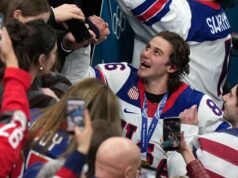 Jack Hughes kehilangan giginya karena pukulan keras ke mulutnya sebelum mencetak gol perebutan medali emas Olimpiade