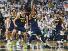 Block Cancer Pink Game kembali saat bola basket No. 2 Michigan menjadi tuan rumah Penn State di Crisler Center yang terjual habis