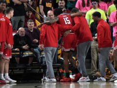 Bintang Texas Tech JT Toppin menghina kaki kanan bawahnya saat kalah dari Arizona State