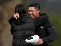 Collin Morikawa membuat birdie ke-18 untuk memenangkan Pebble Beach dan mengakhiri kekeringan selama 16 bulan