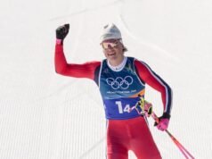 Dalam kelas master emas, Klaebo dari Norwegia memperluas rekor medali Olimpiade Musim Dingin
