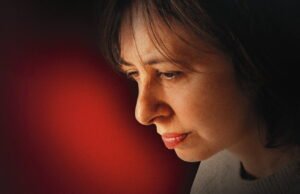 “The Laura Stern Affair” di France TV: “Laura merasakan secara langsung kekerasan yang dialami oleh para perempuan yang dianiaya ini”