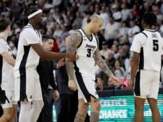 Big East menangguhkan pertandingan Powell 2 dari Providence, memberinya penalti 3 pertandingan dari permainan yang penuh pertarungan